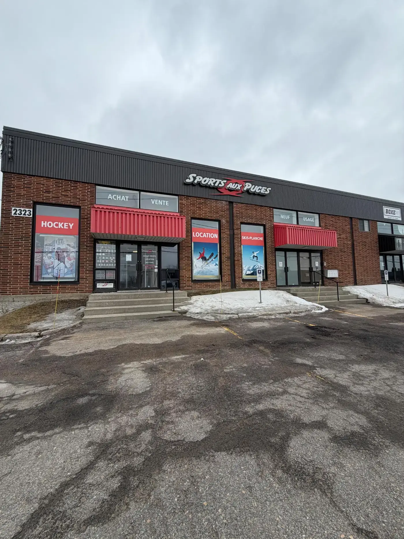 Devanture du magasin Sports Aux Puces Sainte-Foy